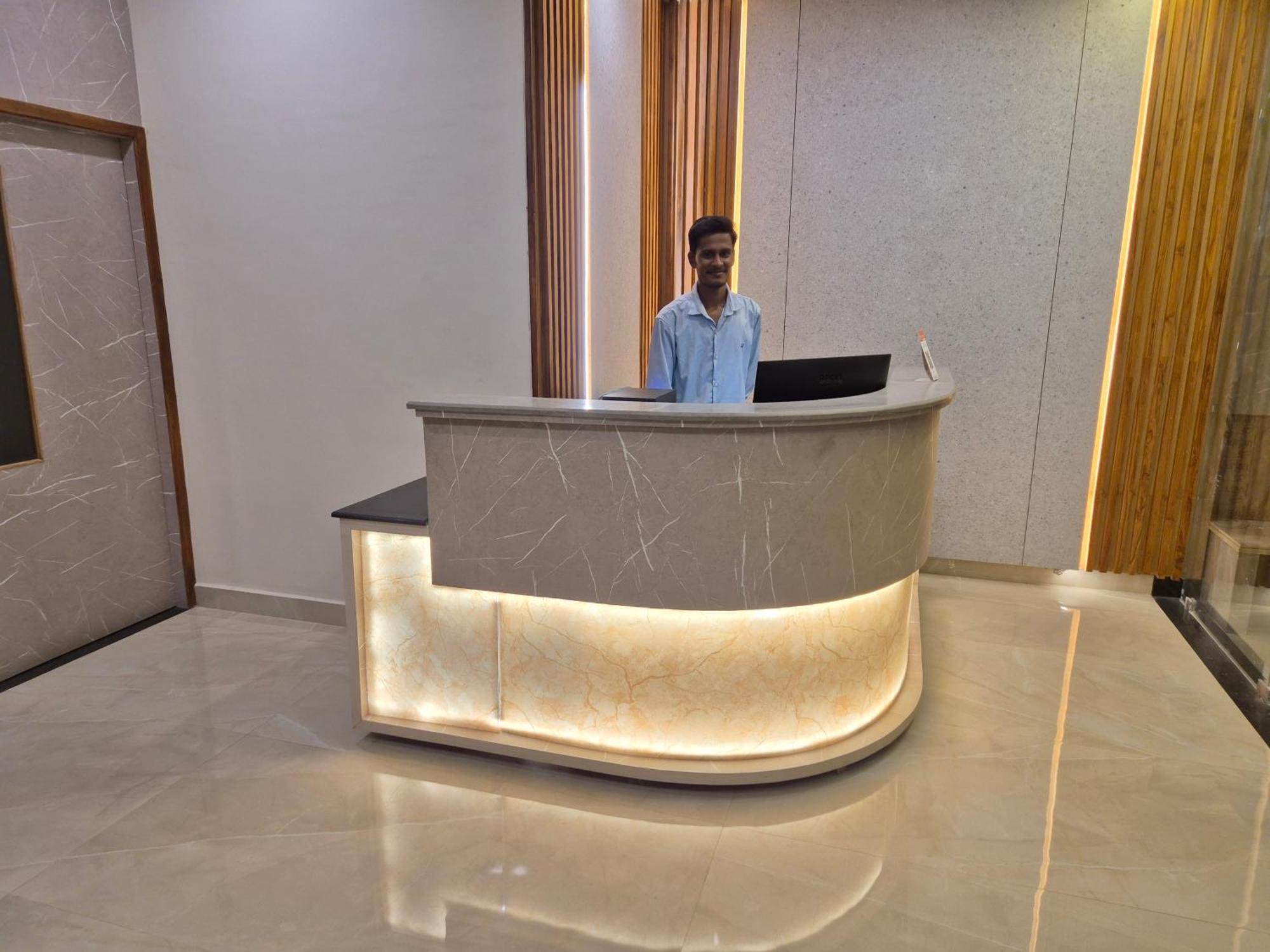 Hotel Janas Tirupati Luaran gambar