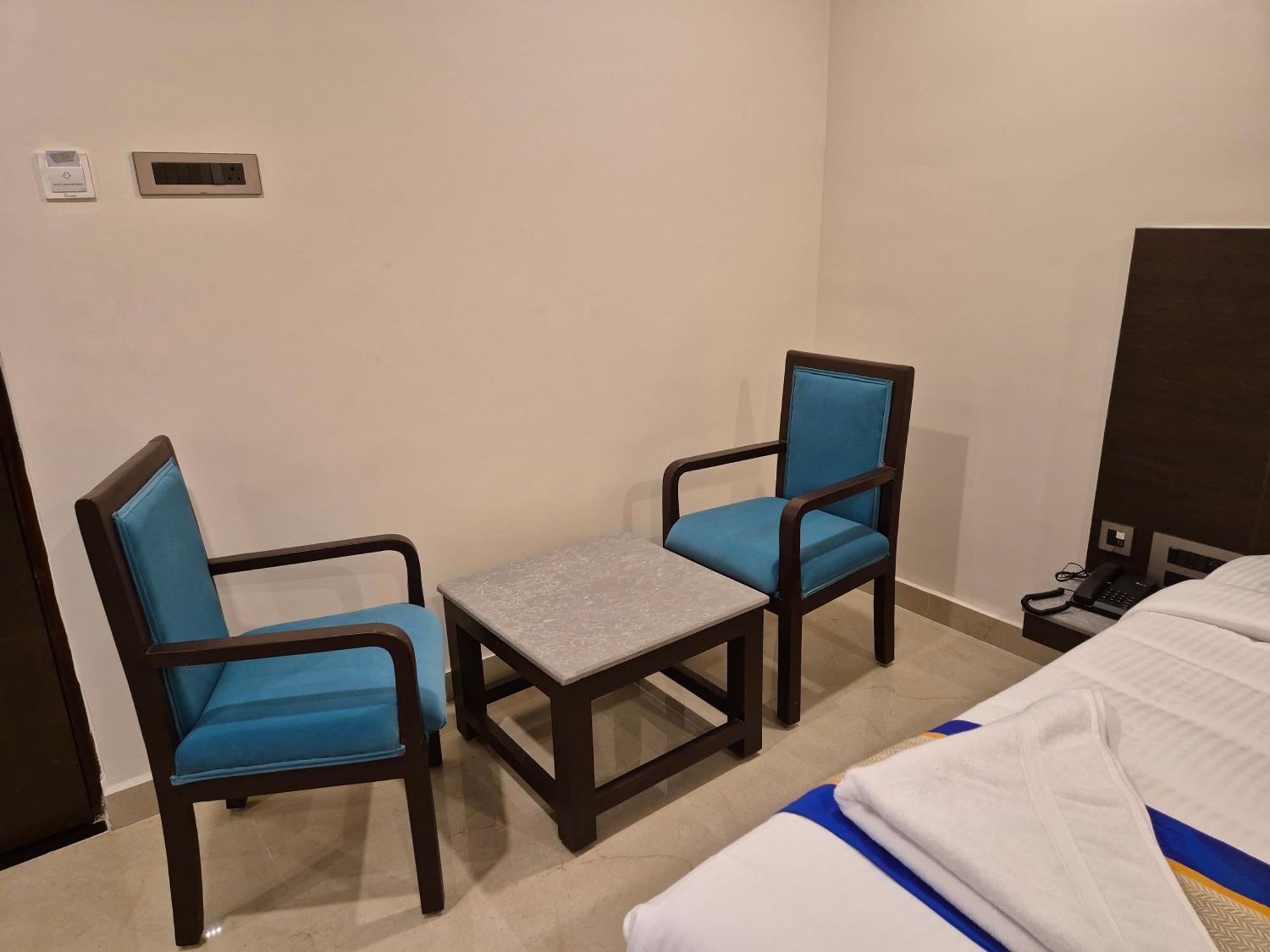 Hotel Janas Tirupati Luaran gambar
