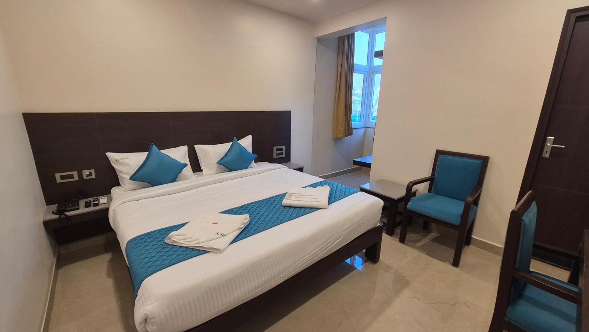 Hotel Janas Tirupati Luaran gambar
