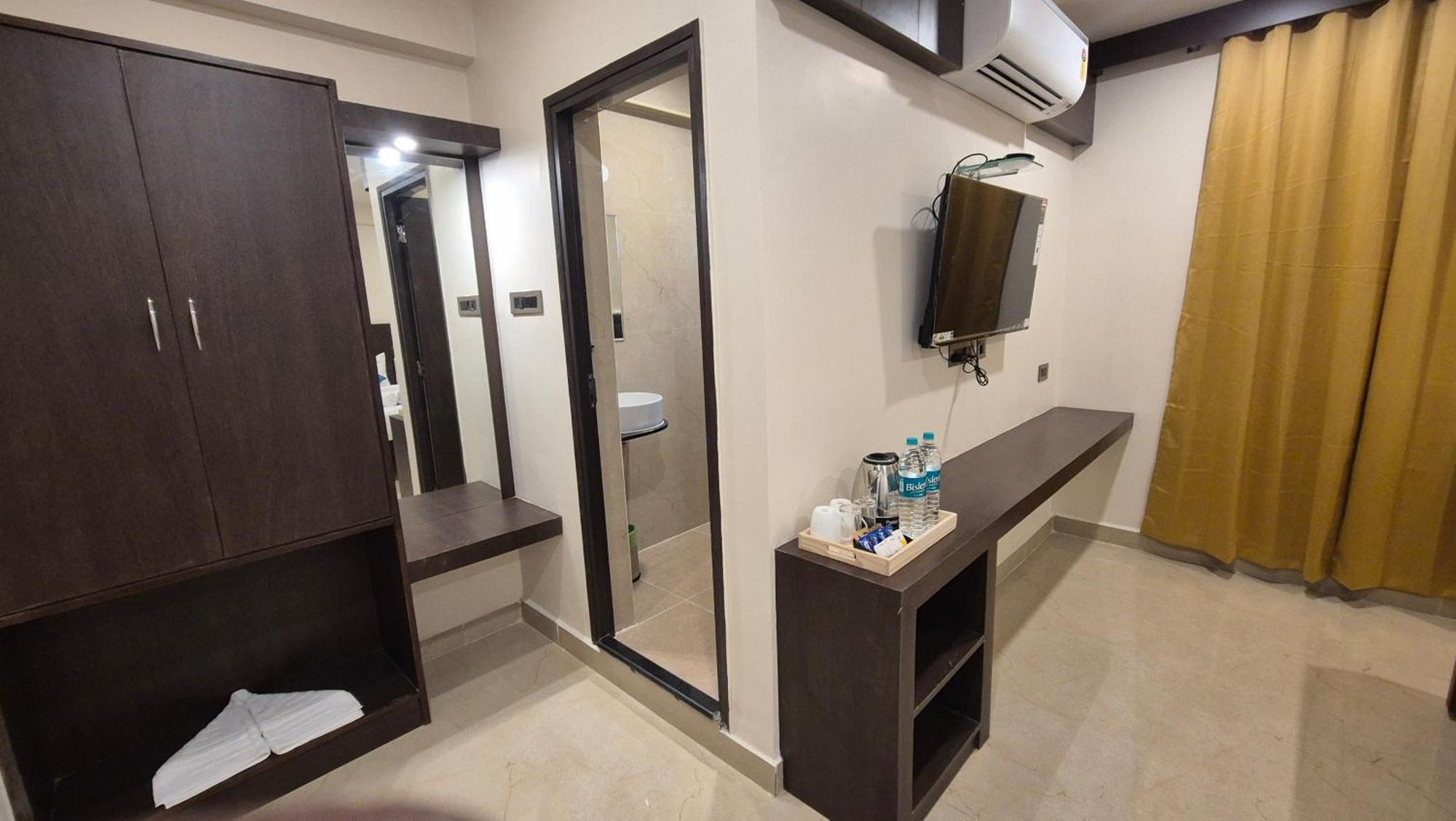 Hotel Janas Tirupati Luaran gambar