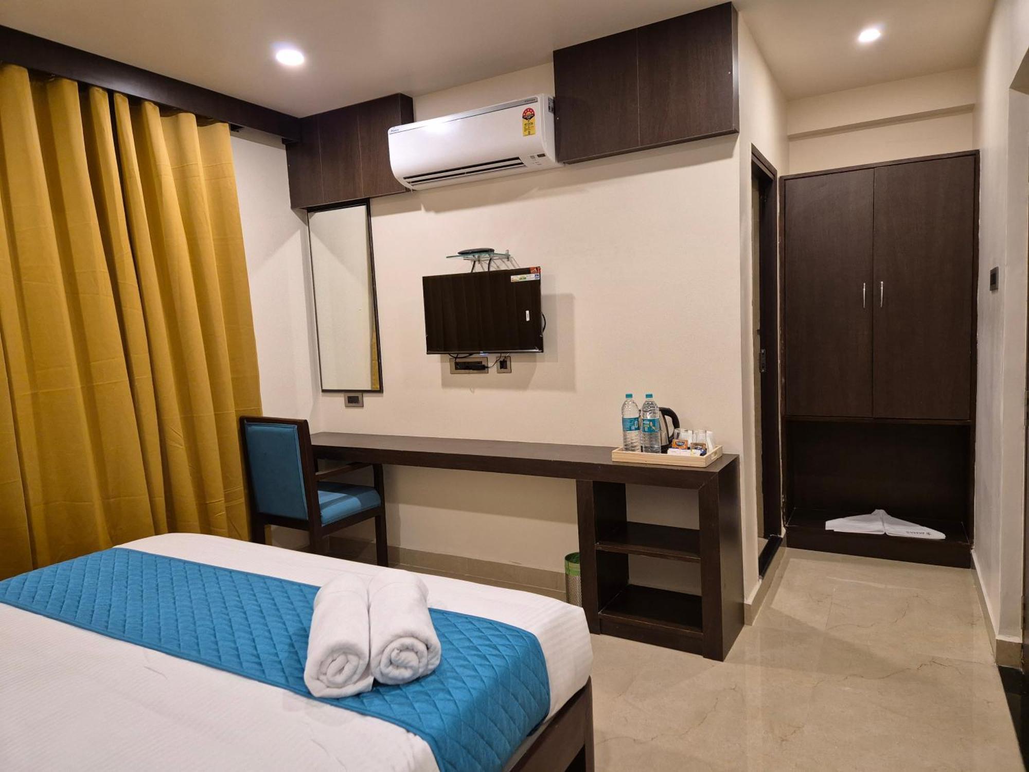 Hotel Janas Tirupati Luaran gambar