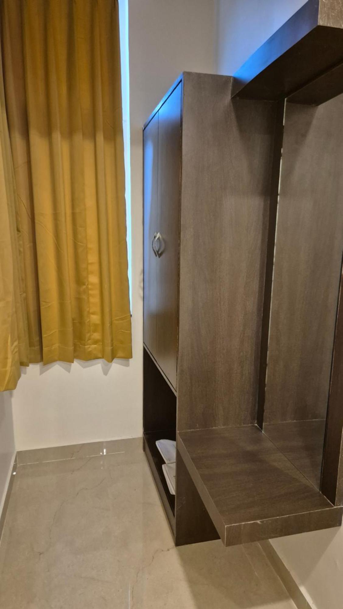 Hotel Janas Tirupati Luaran gambar