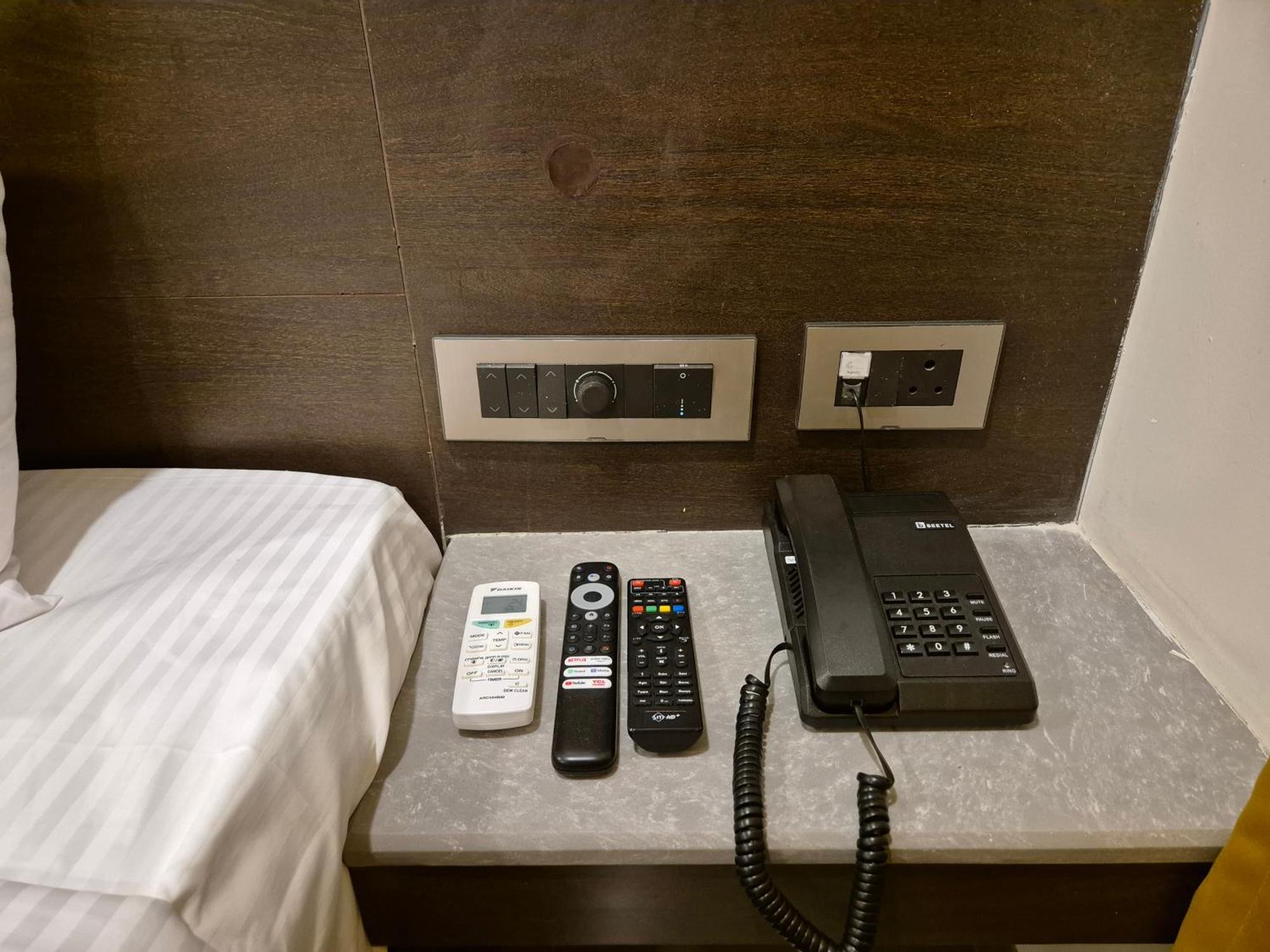 Hotel Janas Tirupati Luaran gambar